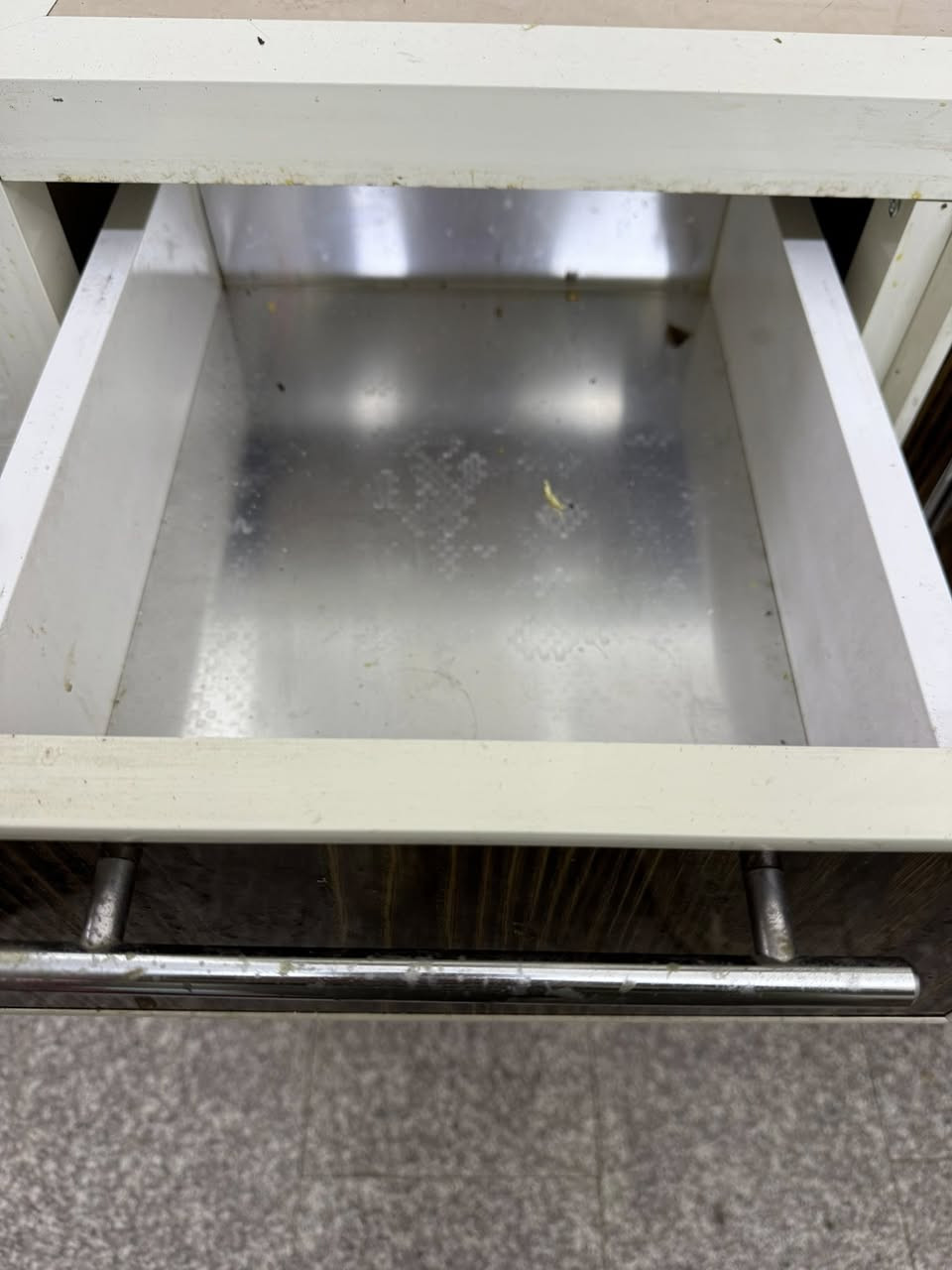 السلام عليكم
كاونتر قطعتين 
الهايدروليك شغال وبي مغناطيس 
الجوة
ارتفاعه ٩١
عرضه ١٢٥
طوله ٣٠

الفوك
ارتفاعه ٦٠
طوله ٣٠
عرضة ١٢٥

السعر ١١٠ وبي مجال للشراي

مكاني بغداد الغزالية
***********
اتصال مباشر او واتساب او ماسنجر
