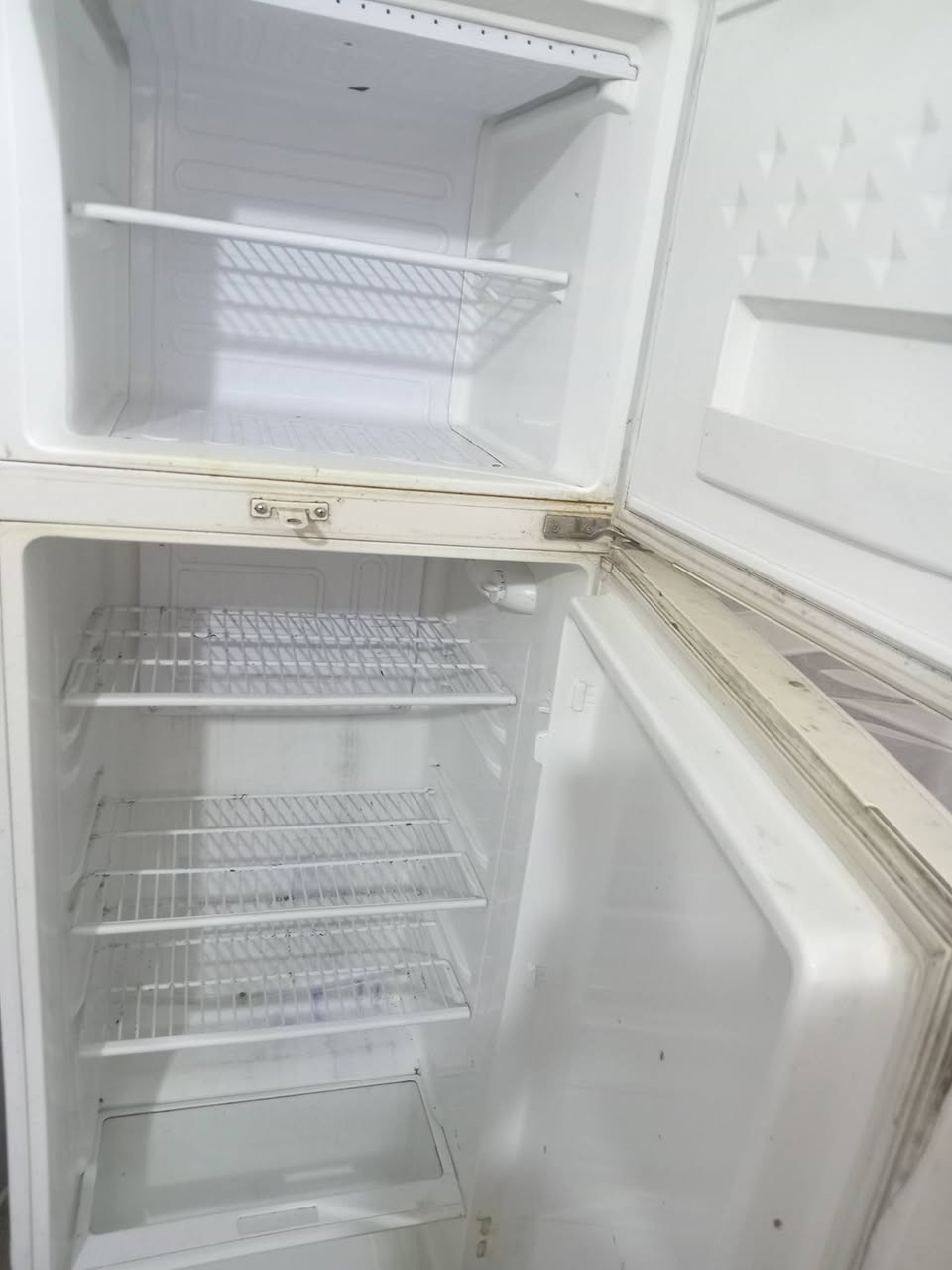 ثلاجه حجم ١٤ تحتاج غاز بس سعر ٧٠


**إذا كنت صاحب هذا الإعلان وتريد حذفه لأي سبب، رجاءا أرسل رسالة إلى الدعم الفني**