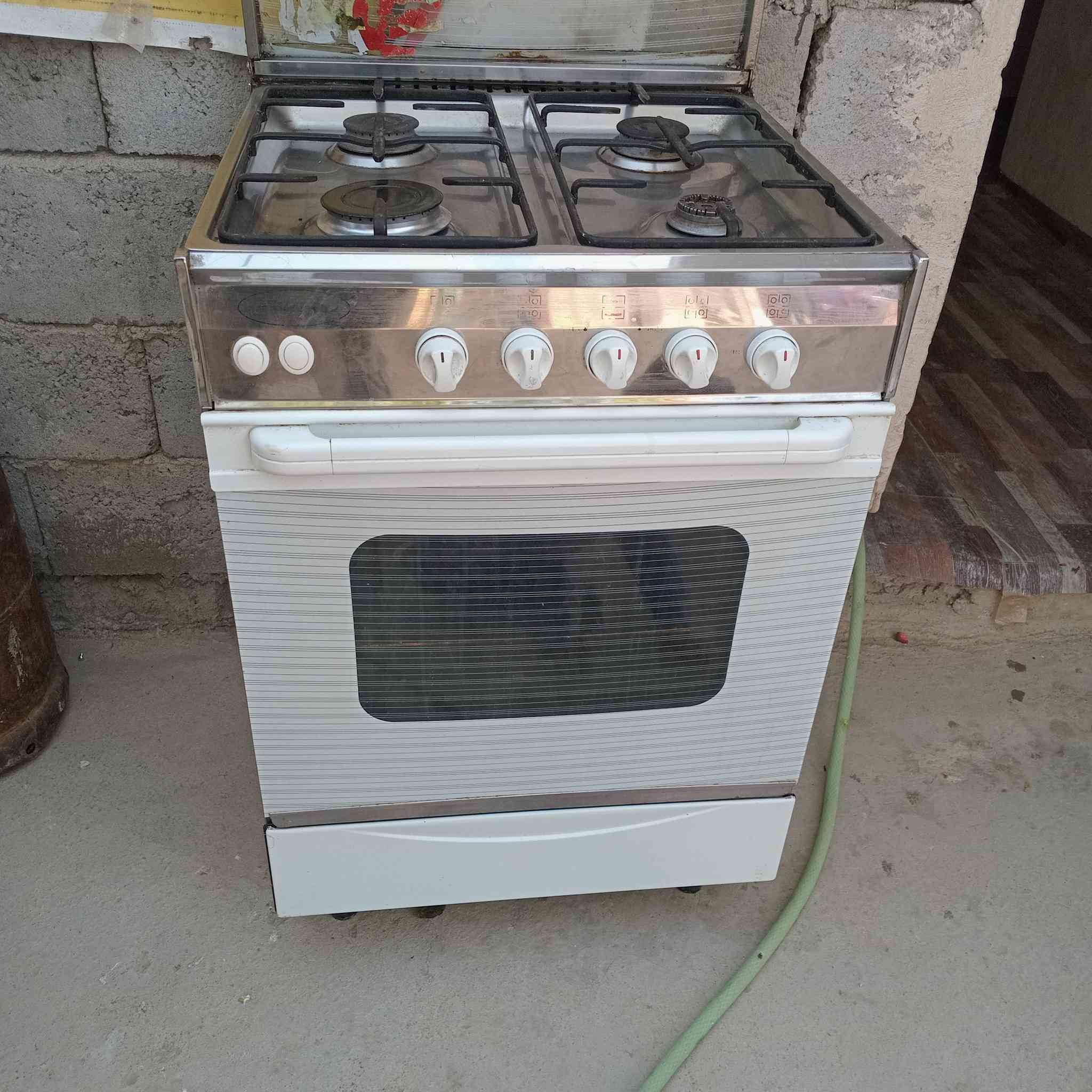 سلام عليكم خوان طباخ جديد  للبيع سعر ١٠٠ وبي مجال شي قليل مكان زعفرانيه  ليريد يتصل عل هاذ رقم ***********
