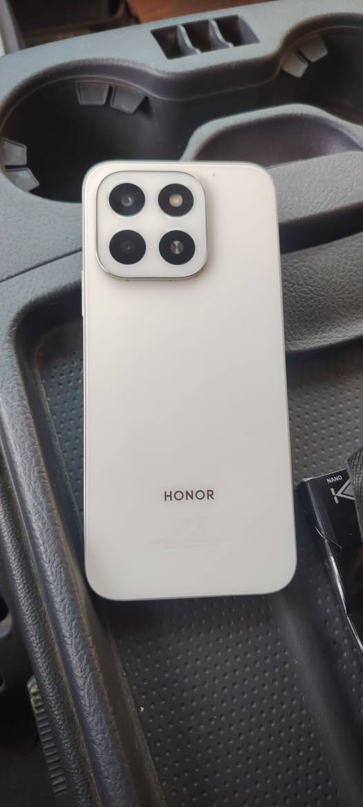 السلام عليكم للبيع جهاز هونر اكس 6 الجهاز مقفول ملحقات ويا بيع او مراوس السعر 140 الجهاز مقفول من كل شيء***********
