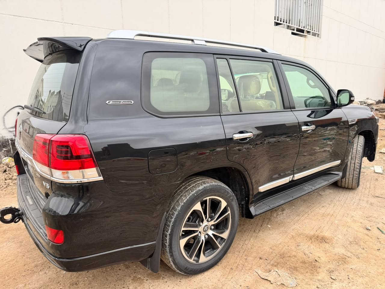 السلام عليكم ورحمة الله للبيع تيوتا لاندكروزر 2016 خليجي سياره فطيم باب اول كشنات جلد كشن السايق 3 دكم 8 ايرباك محرك 6 سلندر بلادي تخم تاير دلوب ماشيه 150 الف رقم بغداد الجديد بيها بارد كد شبر وصبغ نص قبق الجنطه فقط بدون فتح بدون اي ضرر داخلي سياره جاهزه اي نقص مابيها وسعرها مناسب للجناي 435 وبيها مجال قليل مكان السيارة بالرمادي ***********
