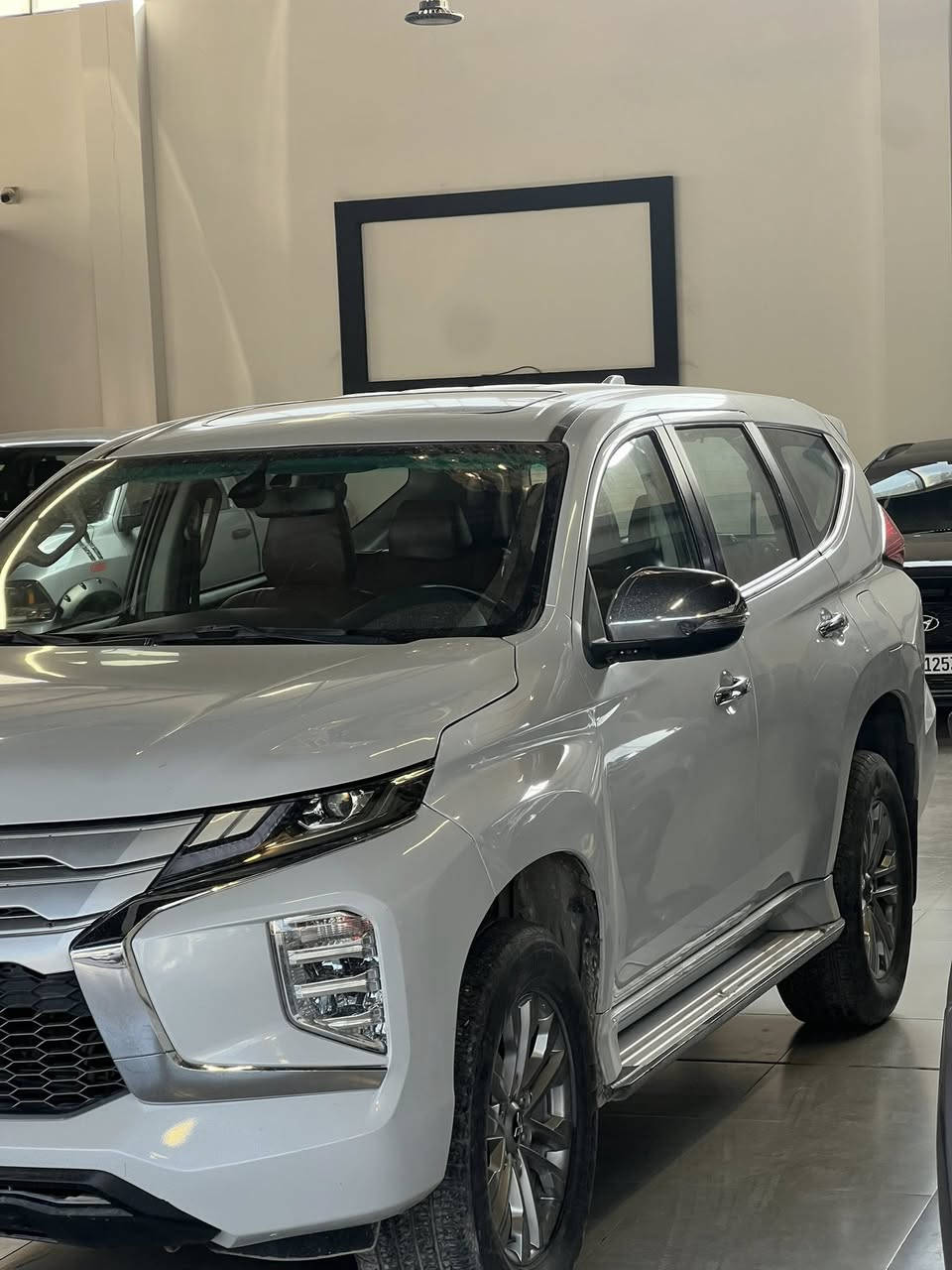 Mitsubishi Pajero Sport 2020🚨
اللون: ابيض⚪️+بصمة🫆
المحرك: 6V اوتوماتيك 8 سرعات✈️
نظام الدفع:  دبل 4*4📢
سعة الخزان:68 لتر اقتصادية مال جناي
كشنات جلد ، تحكمات ستيرن ، تحكمات مري+ مري شفط ,هندر بريك كهربائي , 7 راكب عائلي ،3قطع تبري، نظام شاشه لمس ,ثبات سرعه 🚨🚨

مصابيح امامية ليد/زينون💡
حساسات/كاميرا خلفية📷
الفئة : SUV📢
الضرر:بونيد فقط🚨
الامان: ABS+EBD ,نظام الثبات الالكتروني ,مانع انزلاق 
السعر: اتصل وادلل ❤️
رقم الهاتف: اسيا ***********📞+ كورك ***********
مكان السيارة مرصل
وكل الهلا بالجميع
