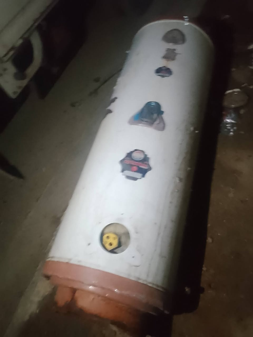 سخان ١٢٠ لتر سعر ٦٠ الف مع لهيتر بغداد الأمين ***********
