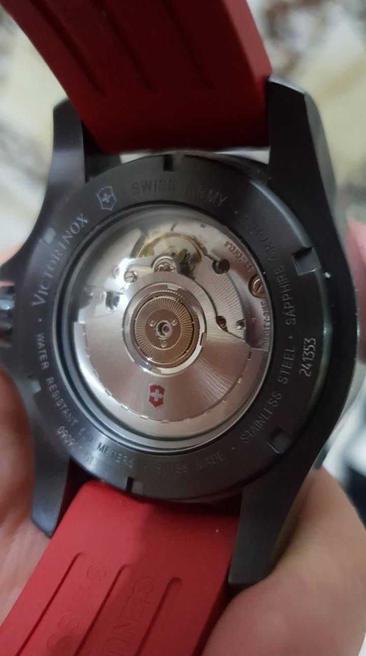 ماركة فيكتورينوكس الجيش السويسري
نوع الشاشة: التناظرية
نوع مادة الشريطممحاة
ميزة هامة:فُولاَذ
الفئة العمرية (الوصف):الكبار

الشركة المصنعة: VICTORINOX SWISS ARMY

الشركة المصنعة لم تعد تنتج توقف تصنيعها من 2015
أبعاد المنتج: 15.24 × 15.24 × 17.78 سم؛ 136.08 جرام

Victorinox Swiss Army 241353 Dive Master 500 حركة الساعة الميكانيكية: ETA 2892-A2 نوع الحركة: زجاج ميكانيكي: كريستال الياقوت غير العاكس
 الهيكل: فولاذ قطر الهيكل: 43 ملم ارتفاع الهيكل: 14.10 ملم 
احتياطي الطاقة: 42 ساعة الحجر: 21 مقاومة الماء: 500 متر (50 ATM، 1650 قدمًا) 
القرص: أحمر، الحزام: حزام مطاطي أحمر، رمز الحزام: 003882، الوظائف: التاريخ، الجنس: النساء، الرجال


**إذا كنت صاحب هذا الإعلان وتريد حذفه لأي سبب، رجاءا أرسل رسالة إلى الدعم الفني**