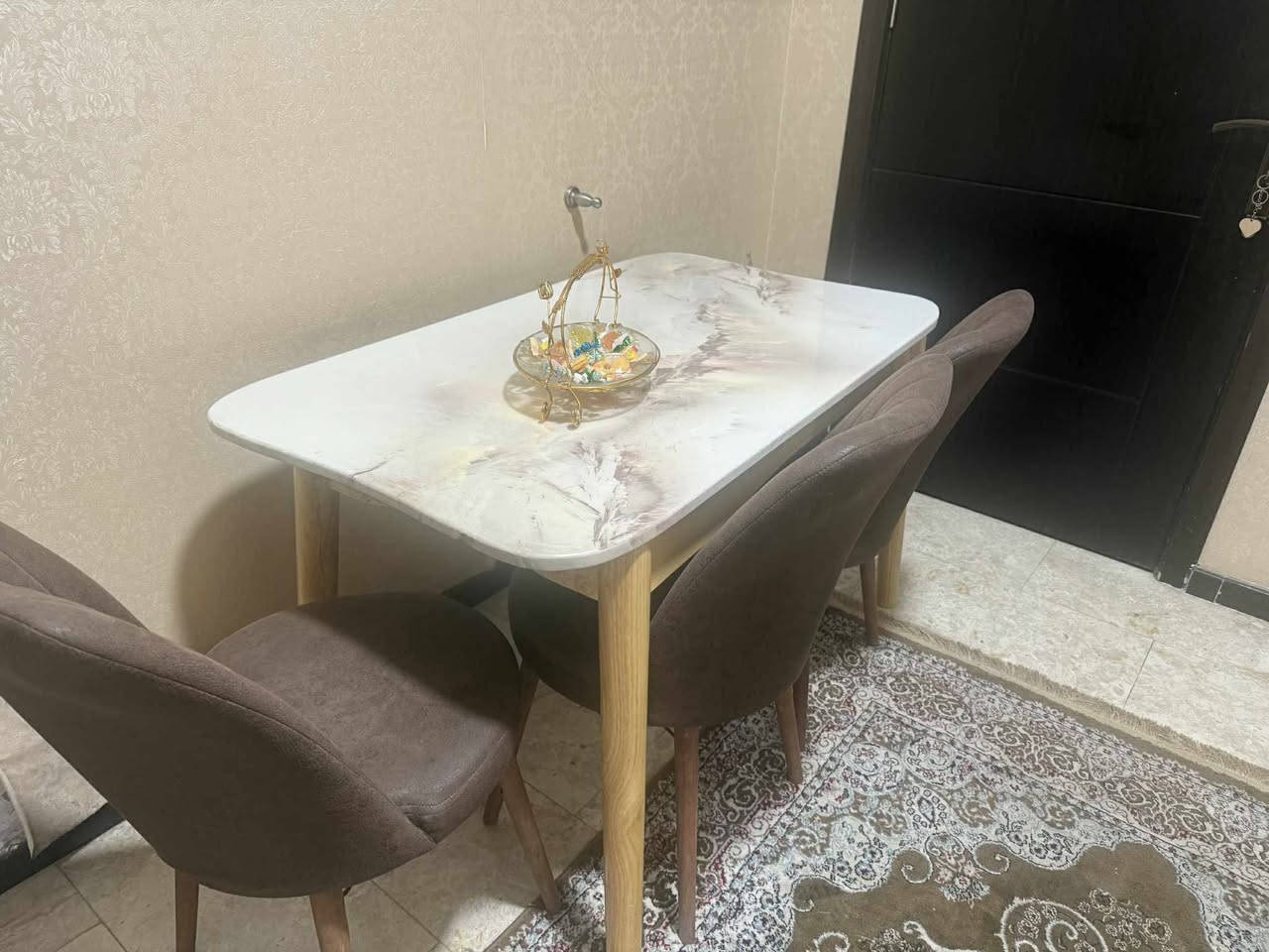 ميز يحتوي على 3 كراسي نظيف جداً مابي ضرر السعر 110 وبي مجال
العنوان مجمع الشعب


**إذا كنت صاحب هذا الإعلان وتريد حذفه لأي سبب، رجاءا أرسل رسالة إلى الدعم الفني**