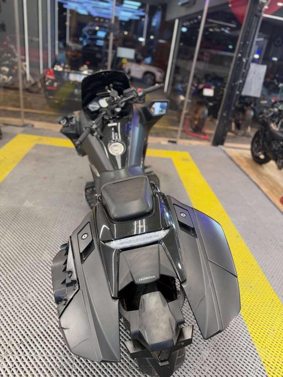 السلام عليكم 

  للبيع  🌎
✅
✅Honda NM4
موديل 2016 ✅
حجم المكينة 750cc
الدراجة دخول جديد للعراق يعني محد صاعدهة هنا نظام Abs  دشبول متغير الوان  
ماشية 9 الاف فقط. 
الدراجه حلوه وميحتاجلهة شيي 
بالصور مبين حادثهة مال خارج  
سعرهة حلو وبالعافيه عالياحذهة 
 
*********** موجود واتساب هم
