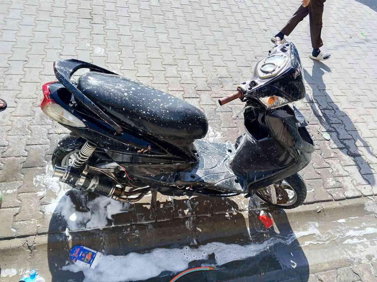 ‏سلام عليكم 
‏شباب دراجه سكنس فحل نوزل للبيع .
‏دراجه كلاجات رياضي اصلي 💯
‏بوشه 59 تشك الكاع محرك شغال
‏صالنصه صوت رعيد 
‏نقص نوزل ( كهربائيات) كوم حديد 
‏سعر 275
‏رقمي/ *********** متواجد واتساب واتصال 
‏
