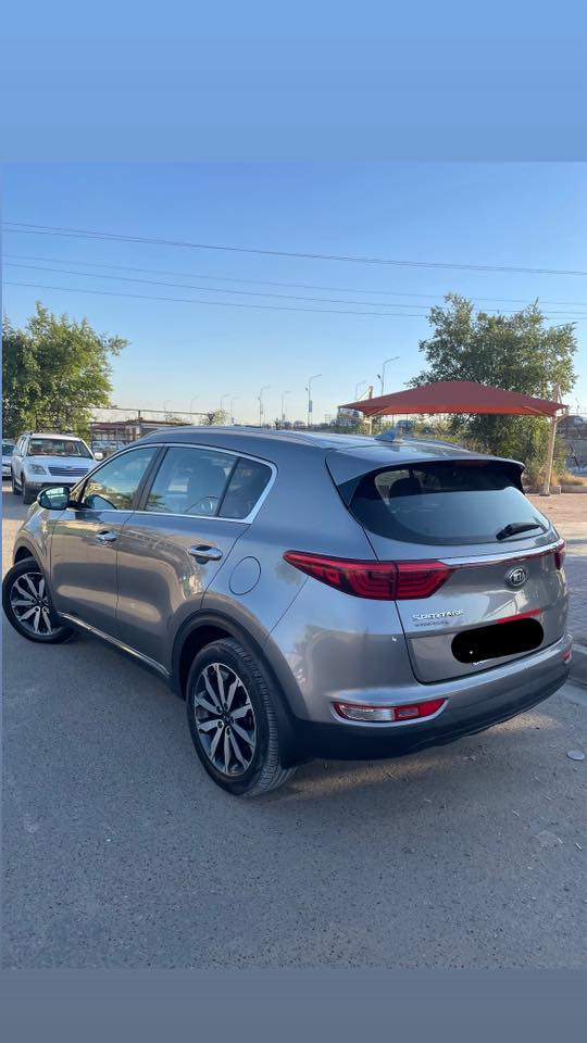 ( مكلف بل نشر  )
ورقه 159
السلام عليكم سبورتج كندي للبيع 
موديل 2018 
فول مواصفات عده الفتحه EX
تشغيل عن بعد 
بصمه ابواب وبصمه تشغيل 
مري شفط واشاير بل مري 
كامره خلفيه وكامره دواره 
كشنات تدفأه تبريد وكشن كهرباء 
شاشه كبيره 
كامرات حوادث داش كام امامي خلفي داخلي
تلث وضعيات قياده وكروز سرعه 
كشنات جلد 
ماسحات اوتو ولايت اوتو 
رقم بغداد الجديد والسنويه جديده 
تبريد قطعتين وتبريد منفصل 
حادث السياره بدون تبديل وبدون صبغ 
فقط جاملغ بارد وشويه من البنيد 
السياره ماشيه 85 كيلو مو ميل 
نضيفه وما ناقصها شي وكامله 
مكاني بغداد/ شارع فلسطين 
اني مكلف بل نشر للتفاصيل اكثر 
رقم صاحب السياره *********** ☎️ 
متواجد وات ساب)
