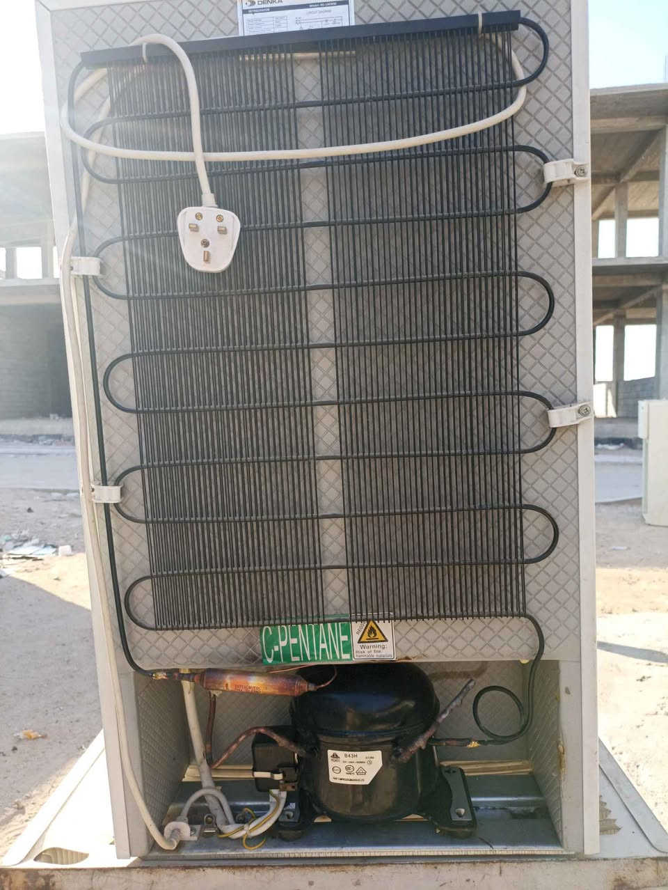 السلام عليكم ثلاجه للبيع جديده استعمال قليل كلش تبريد وتجميد كلش قوي شرط الشغل و الفحص 
مكاني الزبير حي المعلمين قرب مجمع زمزم الطبي 
*********** الزبير, البصرة

