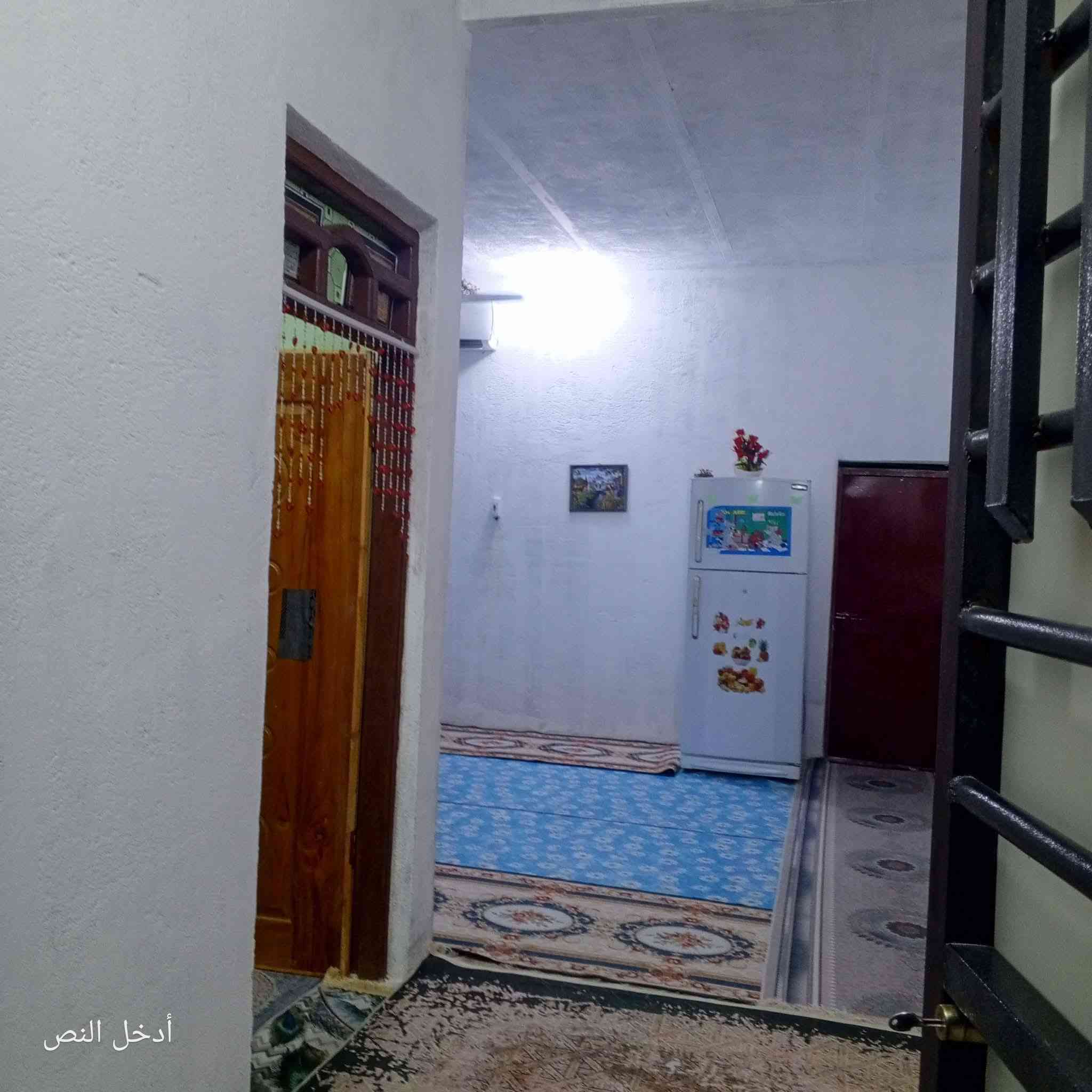 بيت زراعي 200م بناء جديد فرمستون بالدجين شارع حجي كشكول  قريب لمجموعة جون قرب شارع 40 الحي العسكري  غرفتين وصالة ومطبخ وصحيات نقص استقبال فقطق 
السعر 38 وبي مجال
***********  اتصال او واتساب
