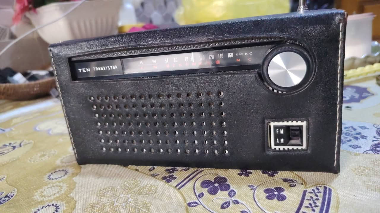 راديو للبيع للاستفسار الاتصال على الرقم ***********
*********** نظافه ٩٠ من ١٠٠
جهز جديد مستعمل خارج العراق 
 يعمل نظام بطاريه ثابته شحن يعني كل شهر تشحنهن   وترجعهن نفس جهاز
