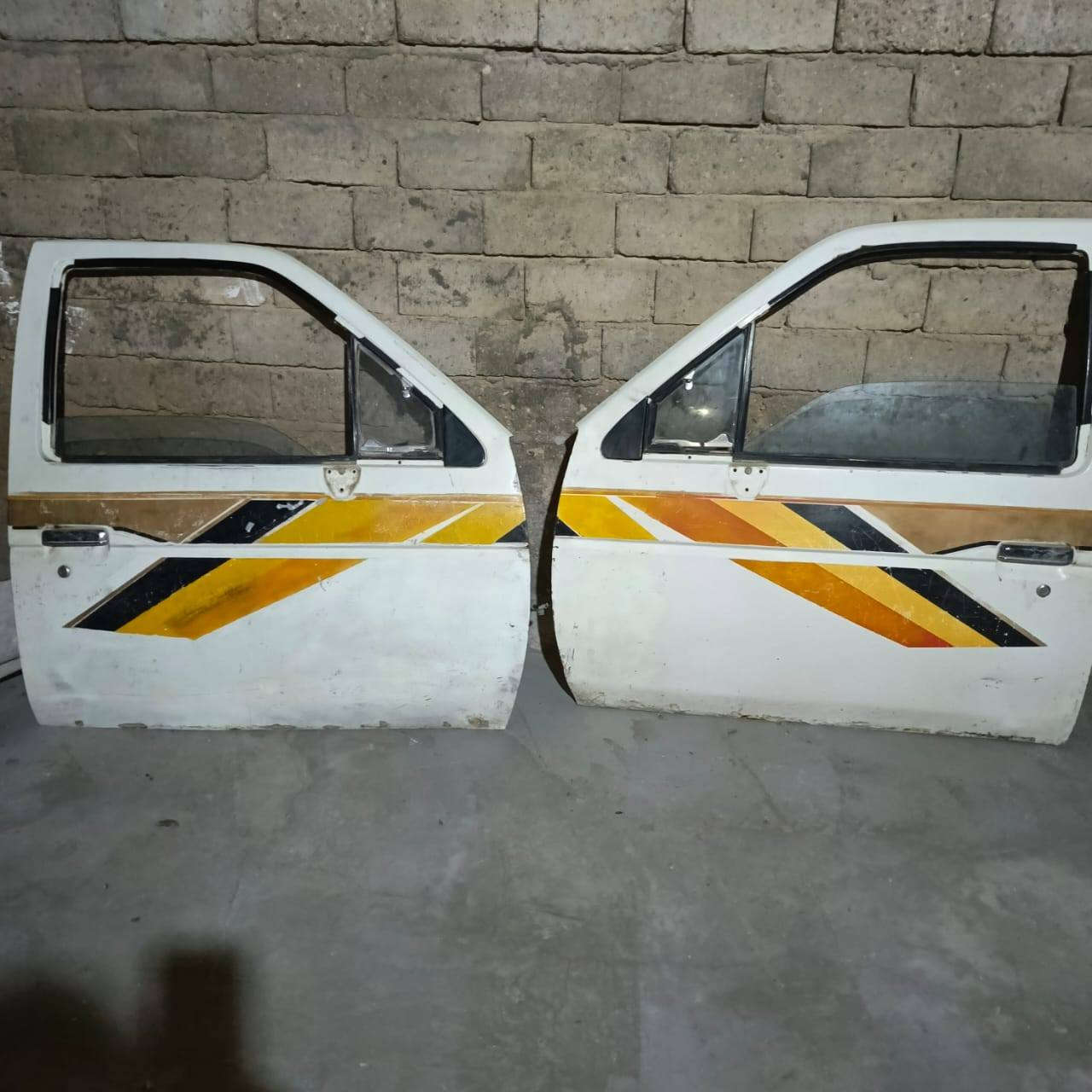 السلام عليكم بيبان سيارة نيسان للبيع 400 وبيهن مجال التواصل على 0782 988 4055
