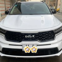 للبيع كيا سورنتو موديل ٢٠٢٣ فئة S وارد أمريكي ٧ راكب حادثها بنيد مبدل ...