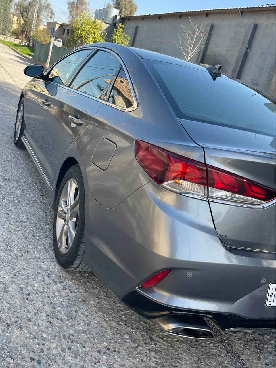 السلام عليكم 
سوناتا سبورت موديل 18 بغداد بسمي
حادثها جدا بسيط داير الجاملغ الخلفي والباب بدون دواخل بدون تبديل السيارة ليبل واحد كلها 
بدون ايرباك 
بجم كبس بلادي ولايتات بلادية الحوض كفالة 
السيارة فول الفول للاخير 
بصمه&فتحة&رادارات&كشنات جلد وكهرباء&شفتات بالاستيرن&قطعتين تبريد وتبريد منفصل&استيرن تدفئة ورياضي حرفD&داخل كنتارة&جنطة ذكية تفتح وحدها&لد كشاف&وبعد بيها مواصفات
كير ومكينة 2400 بلادية
صدر وتخم تاير جديد
السيارة ع ايدي صار 5 سنوات ماشية73حقيقي
رايدها ب135 بيها مجال
للاستفسار *********** بغداد, العراق
