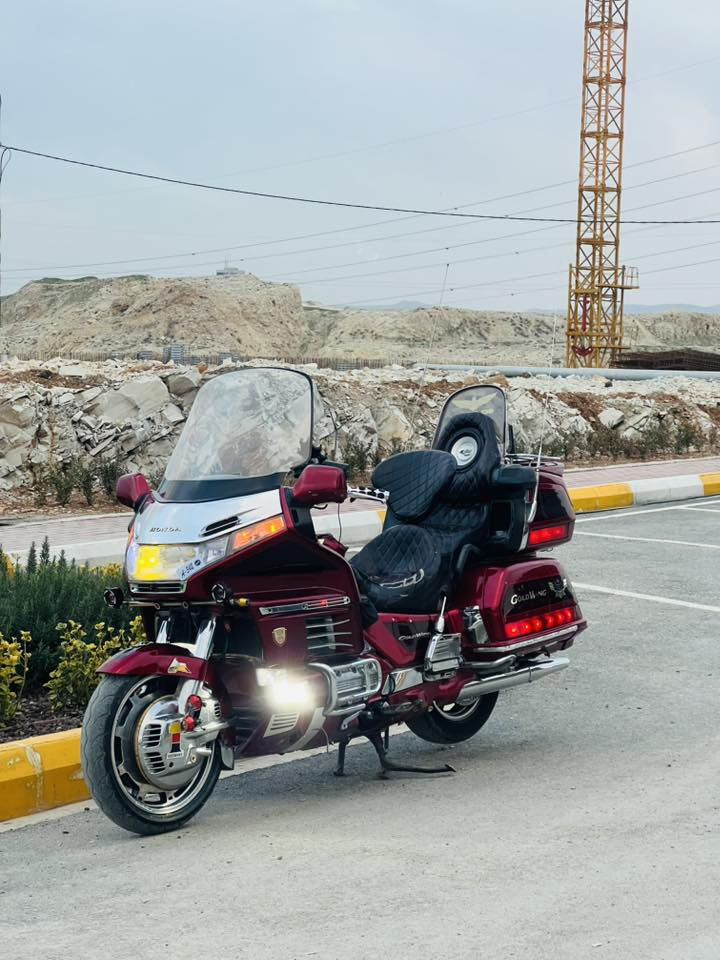 كاكه سلاوي خواي گه وره له هه مو لايه ك ئه م   Gold wenk مان هه يه بؤ فروشتن  ماتؤره كه بي مه سره فه  مؤديلي ١٩٩٨ته  ماتوره كه بي ره قه مه 
شوين/سليماني
مشته ري نيت سه رم مه يه شينه
***********
