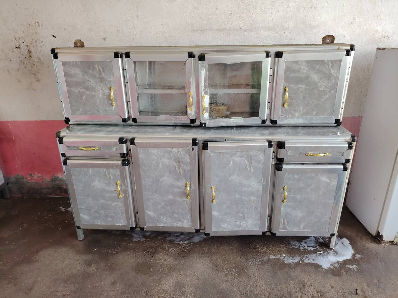 سلام عليكم غراض للبيع كلمن وسعر تعال وبيك خير وتدلل المكان حله ورديه خارج قرب مستشفى الكفيل *********** وأيضا نشتري كافة الغراض بسعار مناسبه
