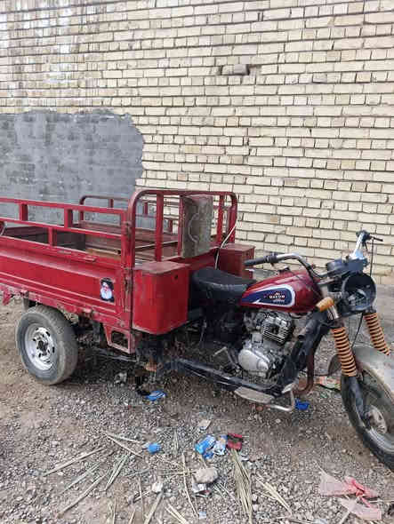 سلام عليكم عندي ستوت البيع مكاني الحسينية الراجدي ضيعاتاوراقها كفاله من السرقه سعر 850   ‏‪       ***********
