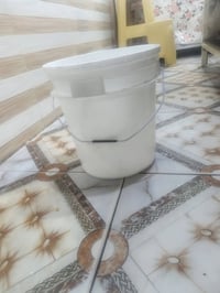 وبركاتة يوجد سطل للبيع متوفر جمله ومفرد يأخذ كمليه 17kg السعر جمله.. 1...