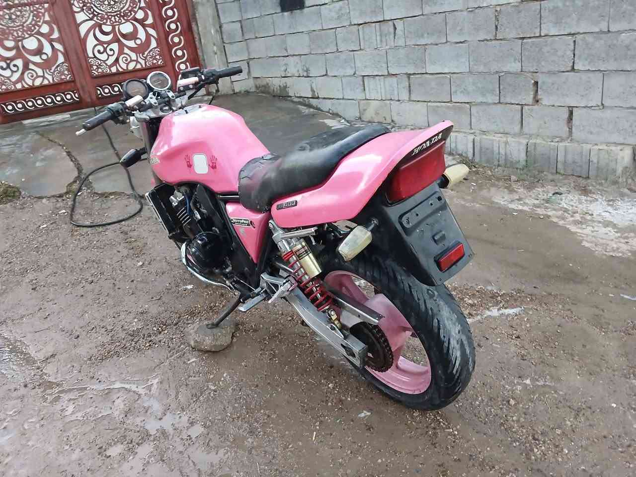 للبيع سيبي 400 محرك فول كهربائيات كلهه شغاله 
دراجه بدون نقص سعر 1150.       *********** مكان الفلاحات
