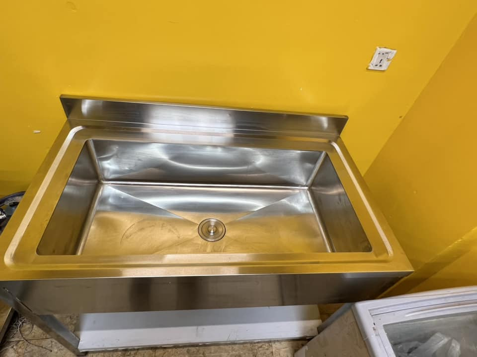 السلام عليكم شوايه دجاج ٦ اشياش ستيل 0.8 وخماره دجاج حوض متر و ٢٠ الثنين جديدات بس الشوايه مره جربتها 
للبيع


**إذا كنت صاحب هذا الإعلان وتريد حذفه لأي سبب، رجاءا أرسل رسالة إلى الدعم الفني**