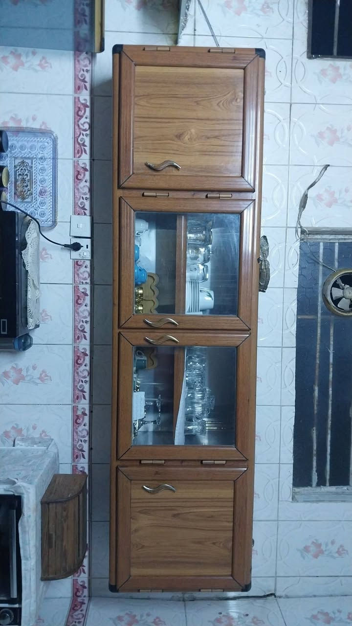 ياالله كاونتر مع ملحق نظافة ٩٠% مع سنك السنك بي ضرر باب ومجر تصليح بصيط معروض ٢٥٠ الف بي مجال قليل عنواني مدينة الحرية الثالثة سوك دباش فلكة اسماعيل العطار ***********
