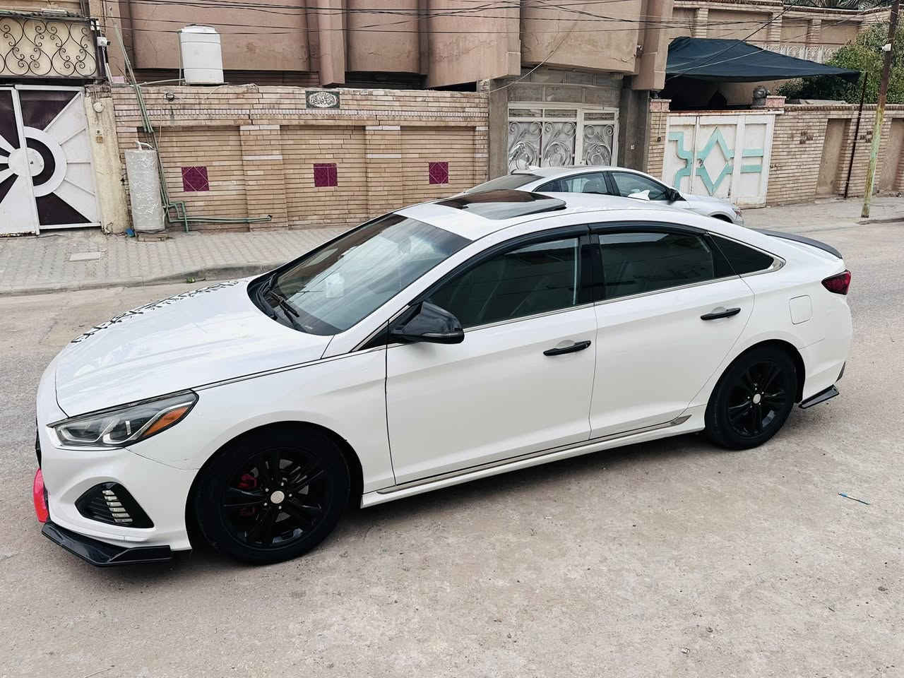 السلام عليكم للبيع سوناتا 2018 فول سبورت 
سياره متعوب عليهه نقص برغي مابيهه لا تنقيص ولا تبخير ولا حته دوانز رقم بغداد باسمي محرك 2.4 جي دي  حادثه جاملغ والكصه مال البنيد وجاملغ لخ شويه طخه ونصبغ والباقي كفاله 

شراي اتصال او رساله عادي اجاوب 
***********
مكاني نجف ورقم باسمي
