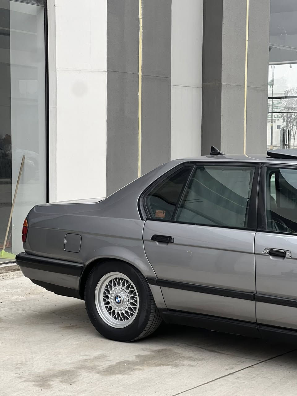 للبيع
BMW-V8-740i اصل 
1993
Limited-لمتد اصل 
1-بجم عريض 
2- سلايت طكتين اوتو 
3- داخل جلد كارتير 
4- صاج ملكي 
5- برده كهرباء خلفيه+بردات جانبيه
6-اربع جامات اوتو
7-سنترلوك
8- دبل ايرباك
9-دبل كمبيوتر
10- كير تلث وضعيات
11-حساسات خلفيه شغاله
12-ABS

السياره صبغ حزام اثر جراد
صبغ درجه اولى 

تبريد شغال تدفئة شغالة 

كير +محرك شرط  

صدر امامي خلفي 100/100 
السياره بدون اي نقص 

شرط التحويل

المكان نينوى 

السعر (75) وبيها مجال 

***********
***********
