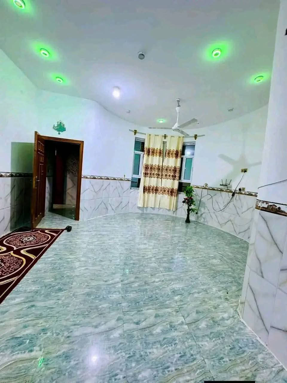 اعلان……♦️♦️♦️♦️

بيت للبيع بحي الحكم مساحته 270متر طابقين قرب شارع الصداقة 

يحتوي الطابق الأول على غرفتين وصالة ومطبخ وبراني وصحيات خارجيه وداخليه 

الطابق الثاني يحتوي على غرفتين وصالة ومجمع صحيات
_____________________________
 بيع مستعجل  225 مع المجال 

للاستفسار تفضلوا خاص.

العنوان سايدين حي الشرطه 🧿🧿🧿


**إذا كنت صاحب هذا الإعلان وتريد حذفه لأي سبب، رجاءا أرسل رسالة إلى الدعم الفني**