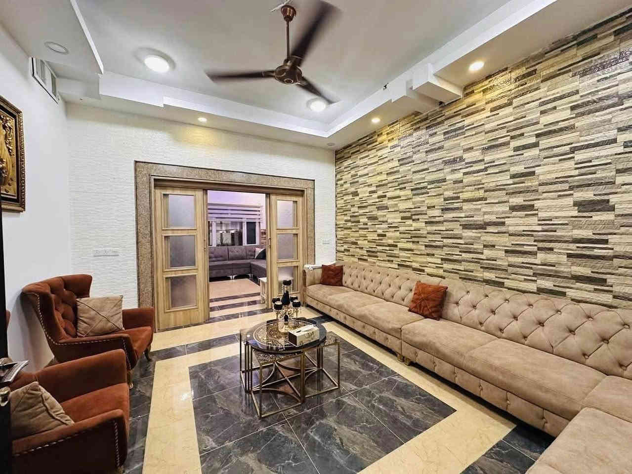 🏠دار للبيع للبيع

📍الموقع حي الحدباء فئة أ 

المساحة 200 م 

الواجه 10 ❌20

↕️مكون من طابقين 

♦️الطابق الاول 

استقبال ومطبخ حار وبارد وهول وغرفتين نوم سويت صحيات

♦️الطابق الثاني 

هول وثلاثة غرف نوم سويت وصحيات وسطوح ناصي وسطوح عالي 

⬇️⬇️⬇️⬇️للاستفسار اتصل على الارقام ⬇️⬇️⬇️⬇️

👤فيس بوك #مكتب دلتا لتجارة العقارات 

☎️ كورك ***********

☎️ اسيا  ‭***********

📍باقي التفاصيل زورو مكتب دلتا لتجارة العقارات 

♦️سايدين الصديق  مقابل سنتر بغداد عمارة قاعة الخاتون للأعراس

⬇️ باقي العروض ومعرفة السعر 

داخل صفحة #مكتب_دلتا_لتجارة_العقارات موصل, نينوى
