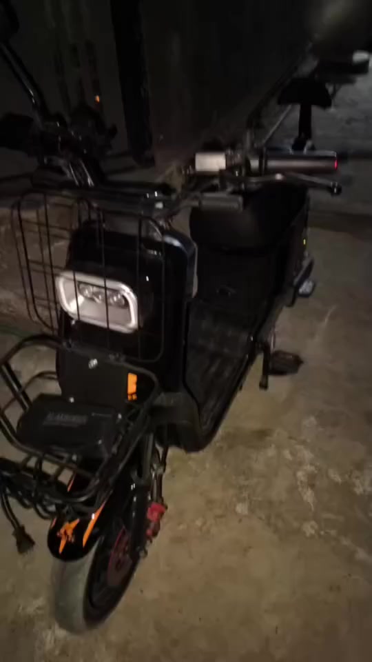 السلام عليكم
دراجة m8 للبيع
5 بطاريات..ملف 1500
سرعة 99
تقطع 40-50 كيلو بالشحنة الوحدة
نضافة ممتازة استعمال شخصي وقليل
السعر 500 وبي مجال


**إذا كنت صاحب هذا الإعلان وتريد حذفه لأي سبب، رجاءا أرسل رسالة إلى الدعم الفني**