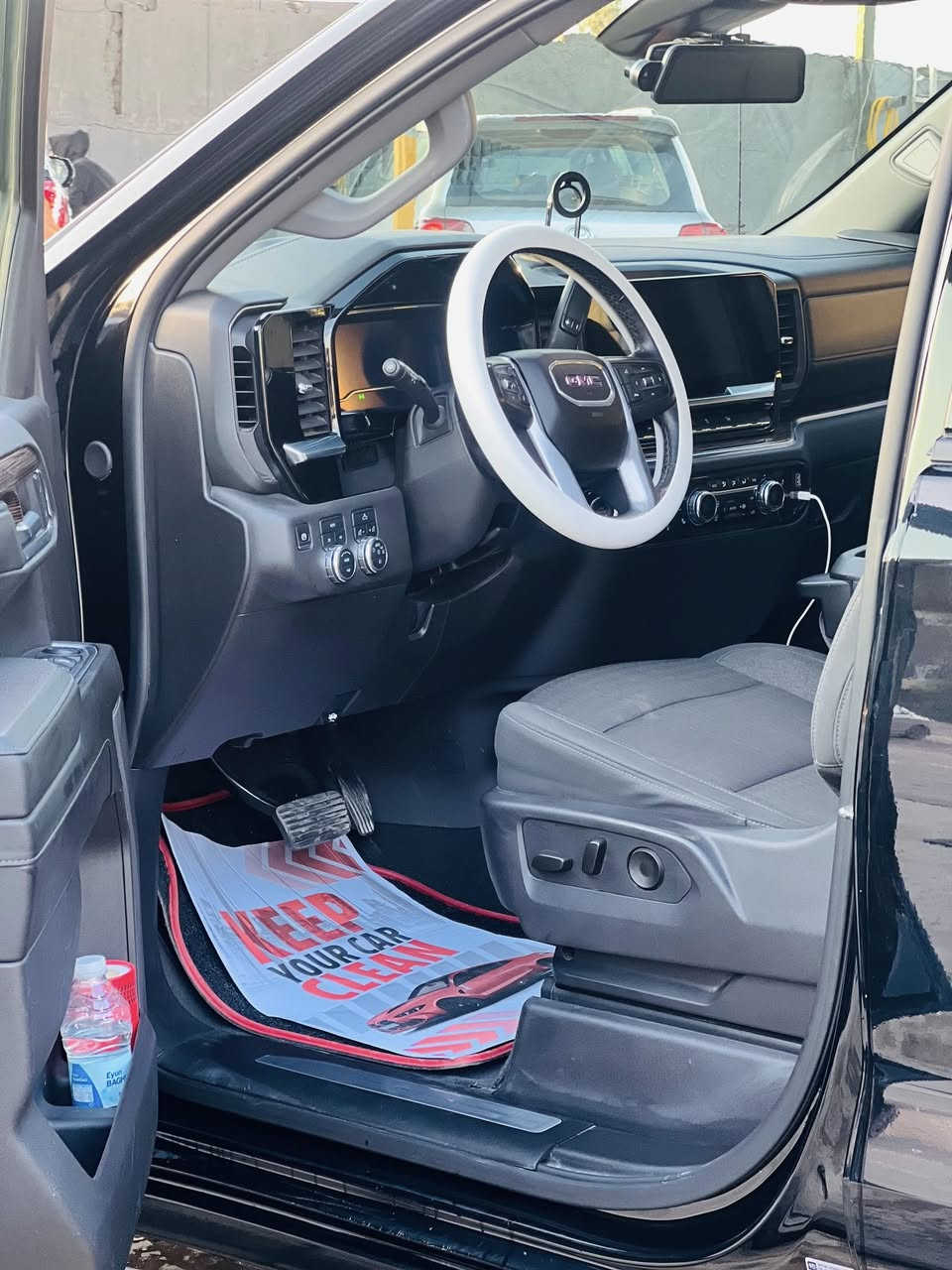 جمسي سيرا موديل2024  بلاك ادشن
سيارة جديدة جدا ماشية 36 الف كيلو

فول مواصفات باب بدي ٣ طكات تتحول درج 

 السعر 36 الف ونص وبيها مجال  🟩🟩🟩🟩  

ماشية 36 الف كيلو

ملاحظه: ضفتلها بوكس بدي كامل سعره 1000 دولار ما موجود بلصور 

رادار امامي 

نظام تحديد المسار 

نظام تحذير مرور الأشخاص 

كاميرا خلفية 

كشنات الامامية تدفئة 

الشاشة كبيره جدا احدث اصدار 

كشنات الخلفيه تدفئة

باب بدي ٣ طكات تتحول درج 

منافذ كهربائية بالبدي و كلوبات انارة داخل البدي

عدة منافذ يو اس بي داخل السيارة

اوتو ستارت 

بصمة دخول ابواب

الكشن الامامي تحكم كهربائي و خزن ميموري لوضعيات القيادة

السيارة ٤ ويل درايف  

حافظات مخزن عدد 2 داخل الكشن الخلفي 

ستيرن تحكم كهربائي و تدفئة بالستيرن و شفتات تحكم بالكير و شفتات تحكم بالمسجل 

لايت امامي  لد زنون و اشارة لد عالي ناصي اوتاماتيك 

داتا شو 

توقف ذاتي في حال حدوث خطر 

٣ انظمة قيادة جبلي طرق وعرة و رياضي و طبيعي سلس

بصمات عدد 1 للسيارة

بريك بصمة 

تشغيل عن بعد 

محرك 2700 تون تيربو يعادل 5300 حاله حال ل 8 مال جمسي واحله

كير 8نمر تعليك المرغوب 

ساعة الدشبول دجيتال بالكامل مع اماكانية تغيير شكل الدشبول 5 اشكال

السيارة سابقً كلين 

حالياً ربع جاملغ خلفي وربع الصندوك تعمير درجه أولى 

مكاني بغداد حي الجهاد  

رقم الهاتف ☎️ ‭0772 235 1933‬

مرقم بغداد تحويل ثاني يوم
