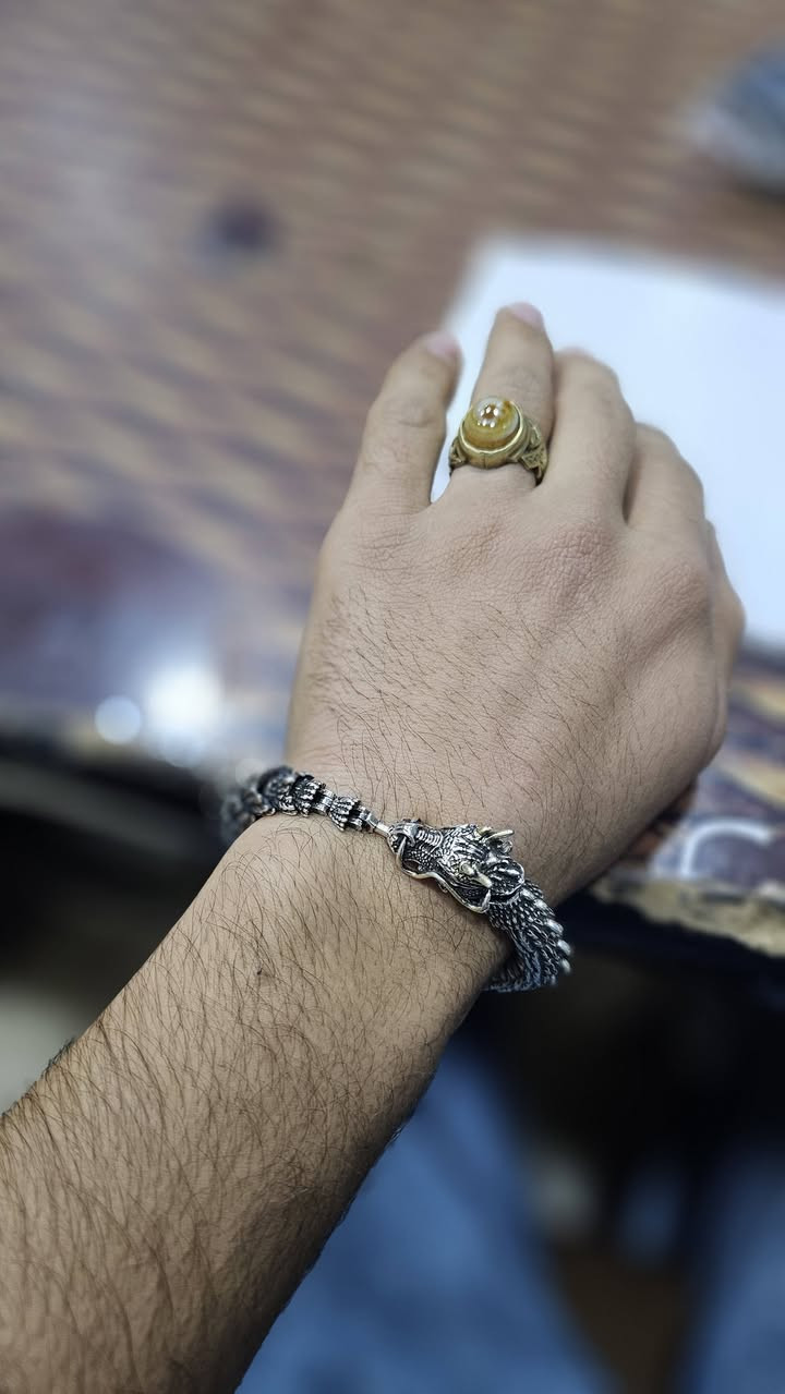 للبيع سوار فضه وزن ثقيل وزنه تقريبا 51
السعر  200 الف


**إذا كنت صاحب هذا الإعلان وتريد حذفه لأي سبب، رجاءا أرسل رسالة إلى الدعم الفني**