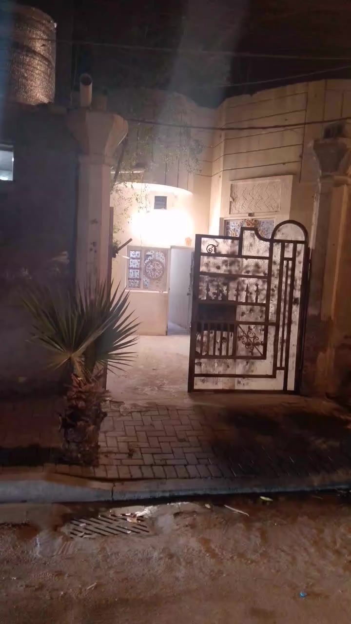 دار سكن البيع مساحه البيت 150م عنون البصره قبله مهدسين سعر مطلوب 138مليون قابل للتفاوض كافت تفاصيل داخل مقطع فيديو  اللاستفسار اتصل على الرقم التالي واتساب ***********
