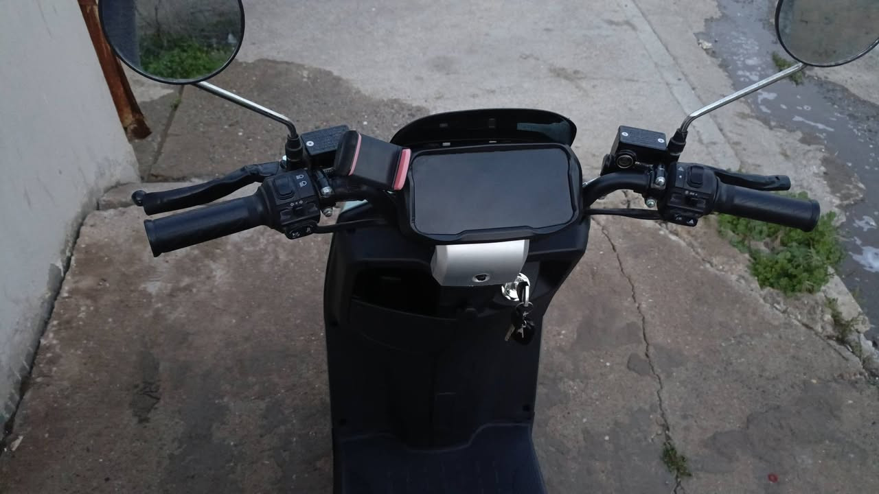 من رخصة الجميع 👋🏻👋🏻🛵🛵
السلام عليكم 👋🏻👋🏻 

دراجه شحن (318 sport)

كلش نضيفه بعدها على وضع الشركه 

دراجه كلش حلوه مابيه نقص شي 

كل كهربائياته عل وضع الشركه 

ماشيه 1493 km

بطارياته زينه 

72 volt 

24AH

310 Watt قدرة الشاحنه

220AC فولتيت الشاحنه

6 battery

ملف 2000

ملاحظه (يحتوي على تثبيت السرعه + يحتوي على نمرة R +اربع سرع )

دراجه نفس ما بل صور واحلى من هيج 

الي يحب يتواصل وياي ويدلل 

السعر 900 وبيه مجال 

الجديد ماله تعرفون سعره ميحتاج احجي عنه 

للاستفسار الاتصال على الرقم التالي 

*********** 

عنوان صلاح الدين بيجي
