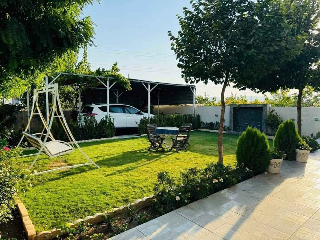 بۆ فرۆشتن ـــــــــــــــــــــ  للبیع
رابرین بەری متار  ـــــــــــ حي رابرین السلیمانية
100 م رۆکن + 150 م باخجە  ـــــــ  100م رکن + 150 م حدیقه
میۆان ـ مەتبخ ـ هول  ــــــــــــــ استقبال ـ مطبخ ـ هول
4 نۆستن ـ مشتەملات ــــــ 4 غرف نوم ـ صحیات
                 تلفون ـ واتساب ـ فایبر 
‌                   ***********
