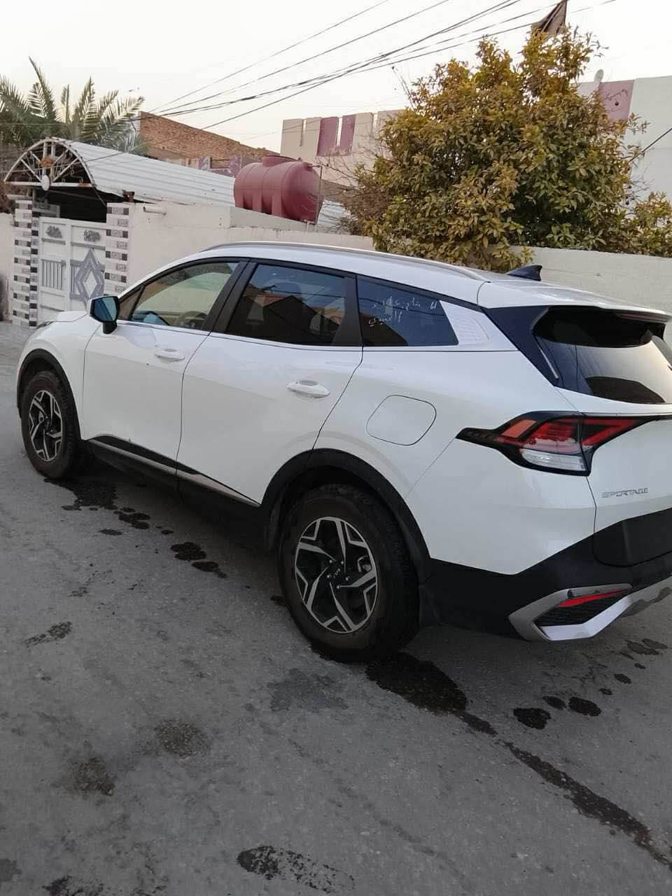 السلام عليكم كيا سبورتج 24 بدون لوحات 
ماشيه 26 سويج بدون أرباك 

صور الحادث موجوده بلمنشور بيه مكانات بارد 

مبدل بيها باب الصدر ودعاميه اماميه نفس ألون 

مواصفات عاديه سويج 

كشن تتفلئ

شاشة جبير

فور ويل

رادار امامي خلفي جانبية

سايد بريك بصمه 

ماشيه ٢٣ 

الاتصال الرقم)***********

السعر 182 وبيه مجال 

المكان بابل حلة, بابل
