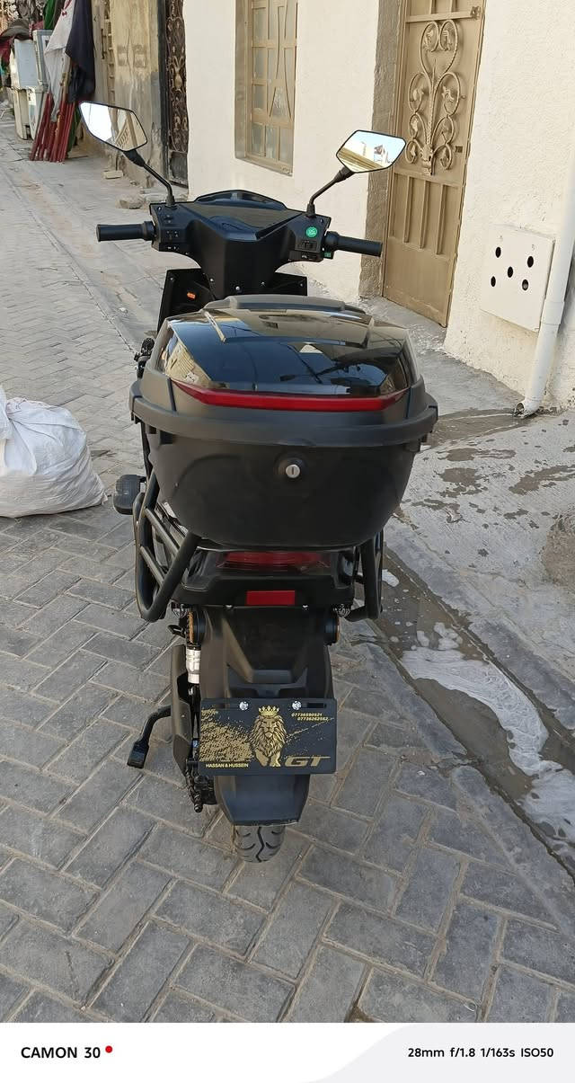 السلام عليكم دراجه شحن 🔋⚡ 
6 بطاريات كهربايات كله شغال 
مال رمبه  صاري 10 من مشتريه من معرض 
*********** واتساب 
بغداد مدينه الصدر 
السعر مليون 150 بيه مجال
