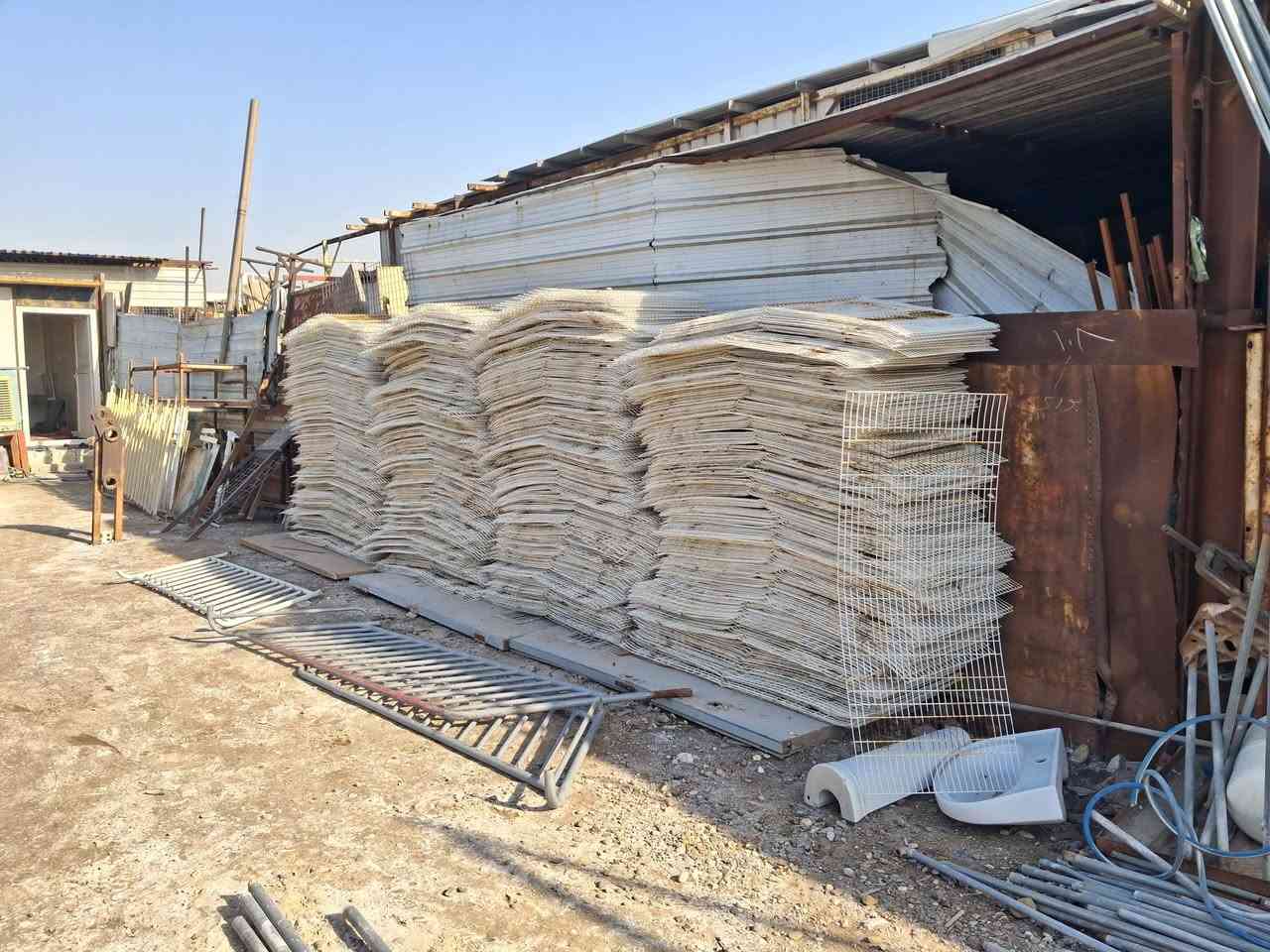 سلام عليك بيارسي للبيع عنوان بغداد  . ***********
