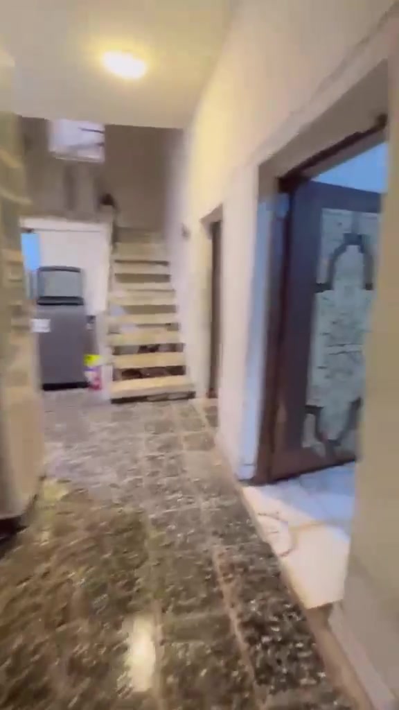 السلام عليكم مشتمل ١٠٠متر للبيع طابقين كامل الخدمات تبليط ارصفه مجاري وقريب عالشارع العام شارع المشايه ثاني فرع العنوان كربلاء الهنديه حي الشهداء للاستفسار الاتصال على الأرقام ***********.
***********
