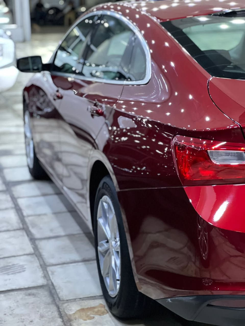 السلام عليكم
شوفرليت ماليبو LT2024

ماشية 40 الف km 

 سعرها 143 ورقة 

مواصفات السيارة

•

المواصفات :

حساسات خلفية

بصمة 

كشنات كهرباء 

هاندبريك بصمة

اوتو ستوب

رادار امامي مانع تصادم 

تشغيل عن بعد

رادار تحديد مسار 

دخول بصمة عدد 2

مرايات جانبية كهربائية

نظام Apple CarPlay/Android Auto

تحكمات ستيرن جهتين كاملة

لايتات استشعار AUTO 

عداد رحلات

6 سماعات

‏ABS / EBD

تحديد سرعة

و بعد بيها هواي مواصفات

 سونار المندلاوي  هم موجود 
 مكان السيارة الدورة. او المنصور 

السيارة باسمي  شوكت متريد تحويل تدلل 

اتصل وتدلل 0774228005


**إذا كنت صاحب هذا الإعلان وتريد حذفه لأي سبب، رجاءا أرسل رسالة إلى الدعم الفني**