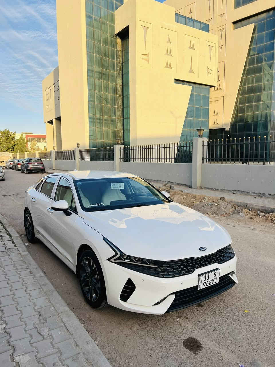 سلام عليكم
للبيع  k5                                                
خليجي وكالة                                      
موديل 2021
مكفول كفاله عامه حته الدعاميات 
ماشيه 56 الف حقيقي 
رقم بغداد بسمي مشروع وطني 
المحرك 2,0L DOHC.                                                
مرتبط بكير بوكس 6 سرعات
مفتاح التشغيل بصمة                
تشغيل عن بعد
لايت LED + زينون
كشافات زينون                                  
الاناره الداخلية هيلوجين 
بك لايت LED
قبضات ابواب المنيوم 
حجم الايطار 235/45R18
مقود جلد حياكة                              
مثبت سرعة
المودات والاوامر الصوتية 
فحص نطام السيارة 
بردات ابواب خلفية                    
تجاوي متحركة
‏شاشة  ابل كار بلي 
كاميره دوارة
اريل نفكيتر                                
حساسات امامية
حساسات  خلفية
تبريد شاشة                                      
قطعتين تبريد
نظام مانع تزحلق 
‏ABS
‏DRIVEMODE‏
‏Comfort🏁eco🏁SPORT🏁SMART
شاحن واير ليس
اشاير بالمري والمري قابلة للطي   
✅ مكان السماوة    
للأستفسار انتصل على الارقام 
*********** 
‭0770 690 0297‬
✅ ملاحظة : انا مكلف بالنشر
