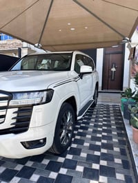 لاندكروز موديل 2022 توين تيربو  فول مواصفات ماشية 44 الف كيلو رقم بغدا...
