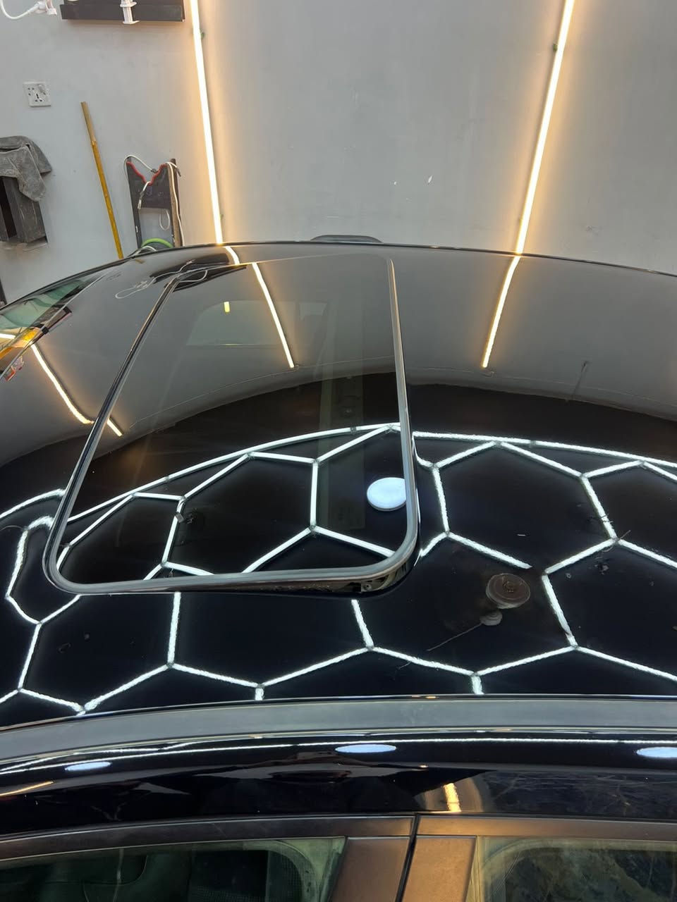 سلام عليكم الانتره موديل 2023
اللون :اسود 

حادث البنيد ربعه فقط 
ليبل واحد وصور الحادث موجوده ويه الصور 

المواصفات :- 

1 - محرك HEV1600 أربعة سلندر 

2 -كاميرا خلفية دوارة 

3 - شاشة كبيرة  ( جي بي اس ) 

4- ماشيه44الف ميل

5- لايت زنون 3 عدسات 

‏6- Android auto & Apple car play

7- منافذ USB أمامي

8-سستم صوت متكامل 12 سماعة (bose) 

9- تحكم ستيرن جهتين

11 - بصمة باب لمس + بصمة تشغيل عن البعد

12 - رادار  أمامي ( توكف من وحده اذا شي كدامه ) 

13- كشنات  جلد &تبريد وتدفئة الأمامية والستيرن تدفئـة 

14 - أشارة بالمريا الجانبي

15- صندوق ذكي يفتح عند الأقتراب 

16- ويل كب رياضي 

18 - شاحن لاسلكي 

19 -أوتو هولد

20 -سايد بريك بصمة 

21-ثلاث أنظمة قيادة

22-حساس امامي خلفي

23-تبريد بيانو

24-نظام خروج الآمن عند فتح الأبواب لتفادي مرور السيارات قرب الأبواب الجانبية 

25-نظام محافظة على المسار 

26-كشنات جلد اسود 

27-فتحة سقف

28-أوتو بريك عند الرجوع إلى الخلف في حال وجود سيارة أو شخص  

29_ دمام امامي خلفي

30_كشنات تدفئه وتبريد +كشن سائق كهرباء + خزن ميموري 

وبيها بعد كومة مواصفات آخرى

الرقم :بغداد الدولي الجديد سياره بأسمي تحويل ثاني يوم 

السعر145وللشراي يجي ويدلل

العنوان:بغداد الشعب 

للأستفسار تلفون أو واتساب 
***********
