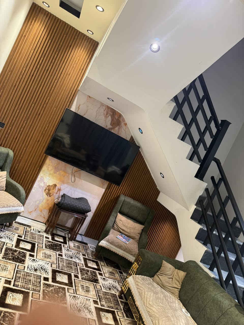 للبيع ملك صرف زراعي سند 25 دونم مفروز بأسم شخص 
بناء حديث 2025 فول درجه اولى 
المساحه240 متر 
واجه7:50
بناء رفت طابوق 
رباط سقف 
جدار الواح بورسلين سعودي 
جبسن بورد سعودي  مع سستم صوت 
عدد الغرف 4 غرف نوم 
غرفه 1طابق مع حولي مع منور مع غرفه صحيات مع ترك خلفي مع ستقبال 7/4ارضي 
3 غرف طابق 2 مع صحيات مع حولي كبير مع سطح اول شتايكر مع فلين مع سطح ثاني شتايكر فلين
جع صحيات خارجيه  عرض الشارع 15 متر الموقع بغداد قرب جزيرة بغداد السياحيه الفحامه قرب جامع وحسينية وقاعة محمد رسول لله صلى لله عليه وال …..السعر325  # للاستفسار ***********
#
