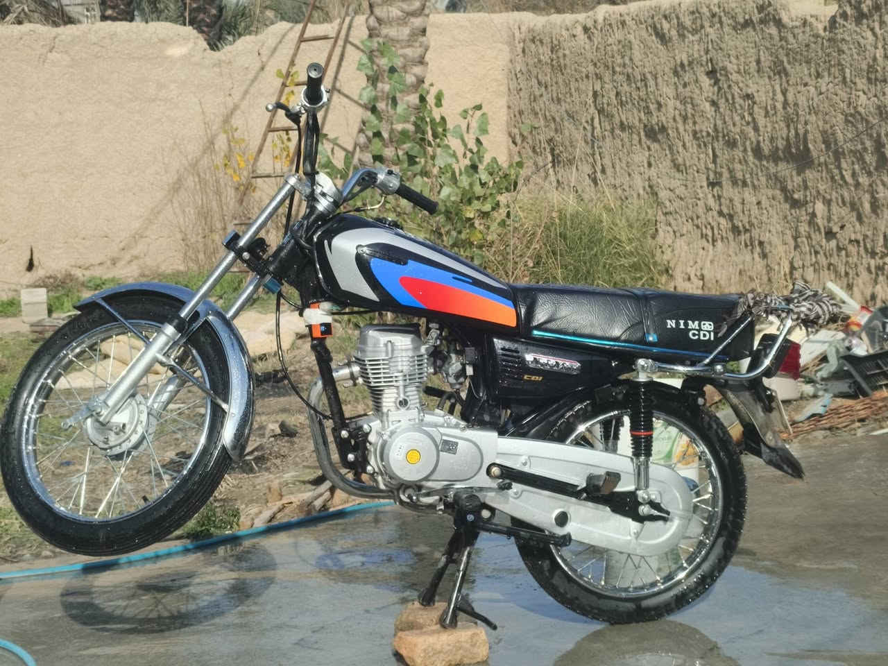 سلام عليڪم وعليڪم السلام
دراجة ياموديل.     موديل 2025

شبيهة مابيهة.       دراجة خير من اللة 

مكينة مفتوحة لاء.      مكينة مكفولة بعدهة خرسة 

دراجة نازله رمبة 

نامة امتياز 3احرف 

مكانك وين.     ديالئ المقدادية الوجيهية 

***********

سعر الدراجة.    سعرهة 725وبيهة مجال
