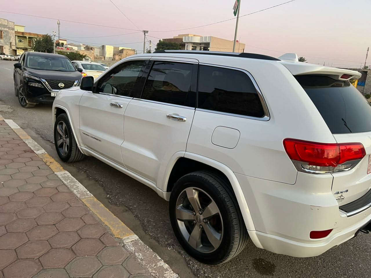 جێب لاریدۆۆ
2015 خەلیج 
ناوو زورد 
فوول فوول مواسەفات
بۆنیدەکەی گۆراوە بەس
سەیارەکە زۆر پاکە 
بێ رەقەمە 
ئەگەر موشتەریت تەلەفون بکە 
0777 885 8481
لە کەلارمم
♥️
