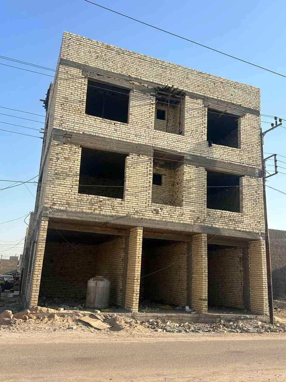 للبيع نقد فقط – بنايه هيكل عظم 🏡
🔹 الموقع: بغداد – الدورة – البوعيثة
📌 مجمع العدل الاول ثاني فرع 

تفاصيل العقار:

✅ المساحة: 100 متر
✅ الواجهة:  10متر
✅ النزال:10 م
عدد الطوابق:3 طوابق

مواصفات البناء:

عدد غرف النوم 2✔️
✔️ استقبال مريح
✔️ صالة واسعة
✔️ مطبخ بتصميم عصري
✔️

🛑 البيع مباشر من المالك بدون دلالية

📜 نوع العقار: طابو زراعي – سند 25 – إقرار محكمة

📞 للاستفسار:
📲 اتصال أو واتساب على الأرقام:
☎️ ***********
☎️ ***********

📩 لمزيد من التفاصيل، تواصل معنا عبر الخاص أو الاتصال المباشر!
