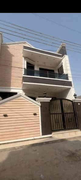 السلام عليكم
بيت للبيع في البعيثه مجمع السلطان الثالث رابع فرع عن المثلث الذهبي … مساحة البيت 100 م
واجهة 6 وربع ونزال 16م 
بيت جاهز يتكون من طابقين وشغل درجة أولى 
يحتوي الطابق الارضي على غرفه نوم و مطبخ مفتوح عل صاله كبيره واسعه و استقبال وصحيات عدد (واحد) ومنور حديقه داخليه 
والطابق الاول يحتوي ع غرفتين نوم وصاله و  صحيات عدد (واحد) بدون بيتونه نظام حديث صطحين صغير وكبير عل طول البيت بناء البيت 2025 
ملاحظة الابواب والشبابيك عازل لصوت و الحرارة 
بسعر مناسب جدا بيع البيت لغرض السفر 
تريده مؤثث أو بدون اثاث الاستفسار عن السعر *********** البيت بأسمي إقرار محكمه
