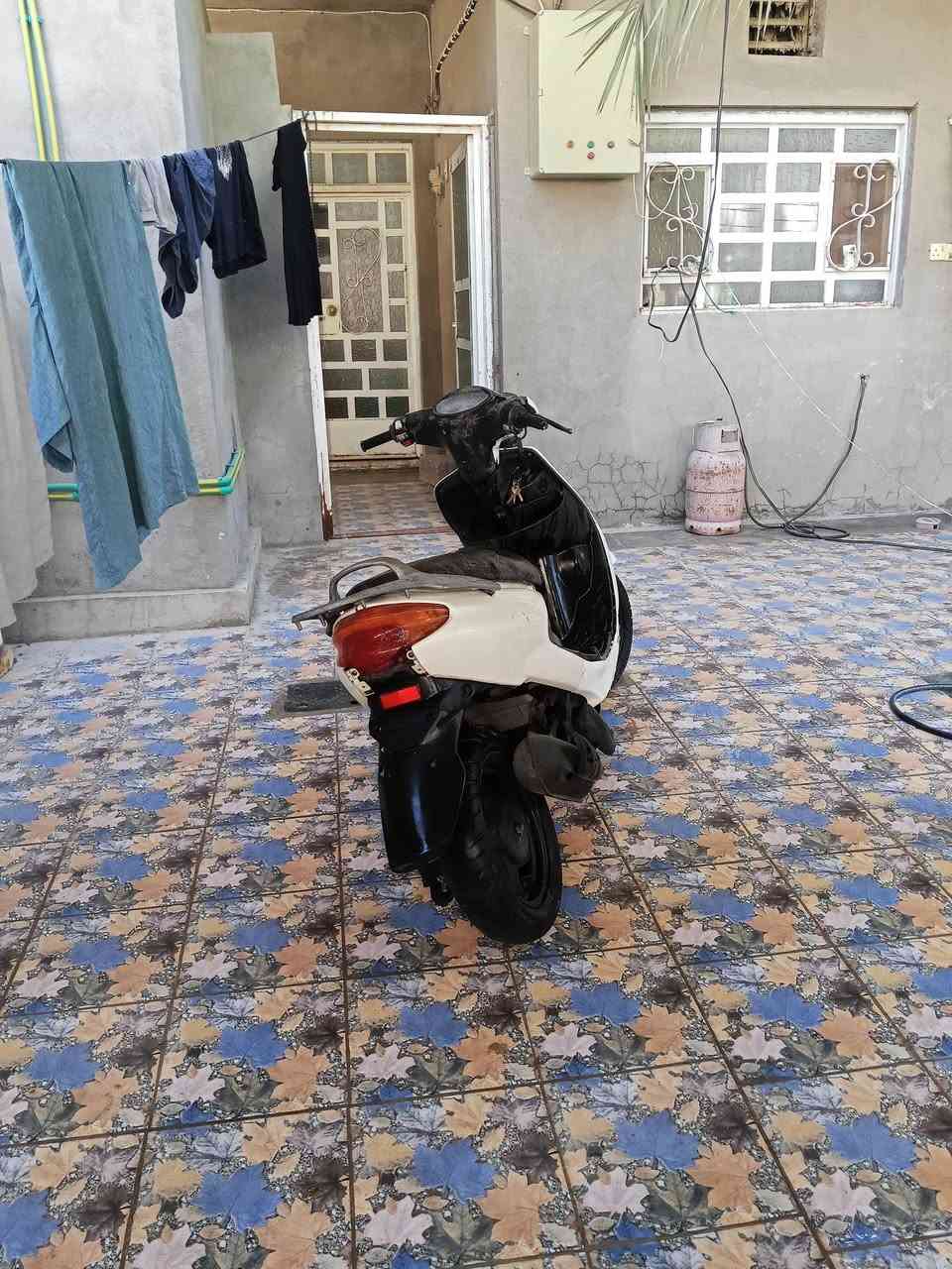 السلام عليكم دراجة اكزز السعر 150 وبيها مجال حاليا المكينة مفصخة محتاجة بوشة وبستم وكرنك *********** مكاني حلة الدبلة
