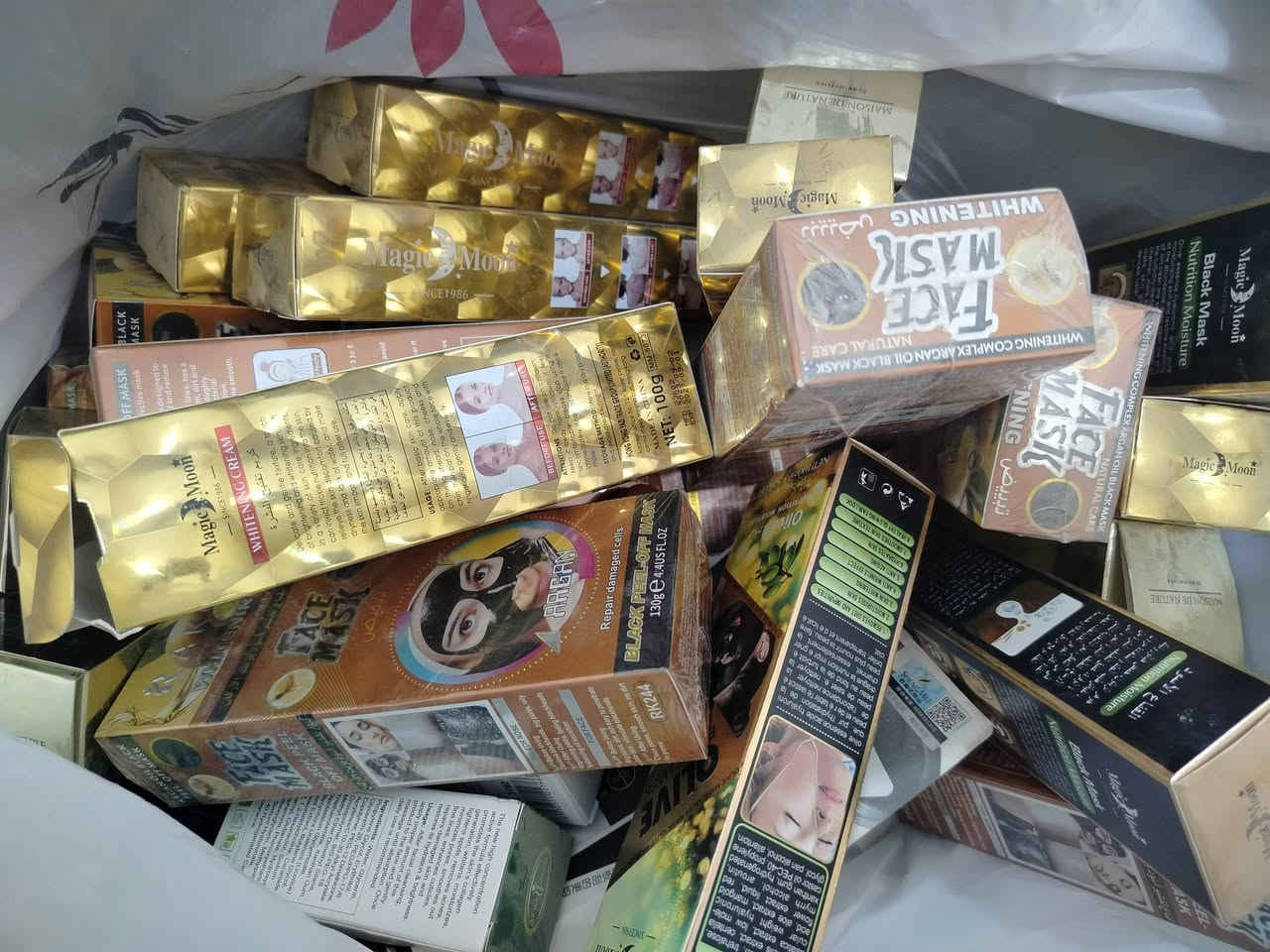 مستحضرات تجميل وعنايه جمله  البيع جمله مو مفرد وكله جديد


**إذا كنت صاحب هذا الإعلان وتريد حذفه لأي سبب، رجاءا أرسل رسالة إلى الدعم الفني**